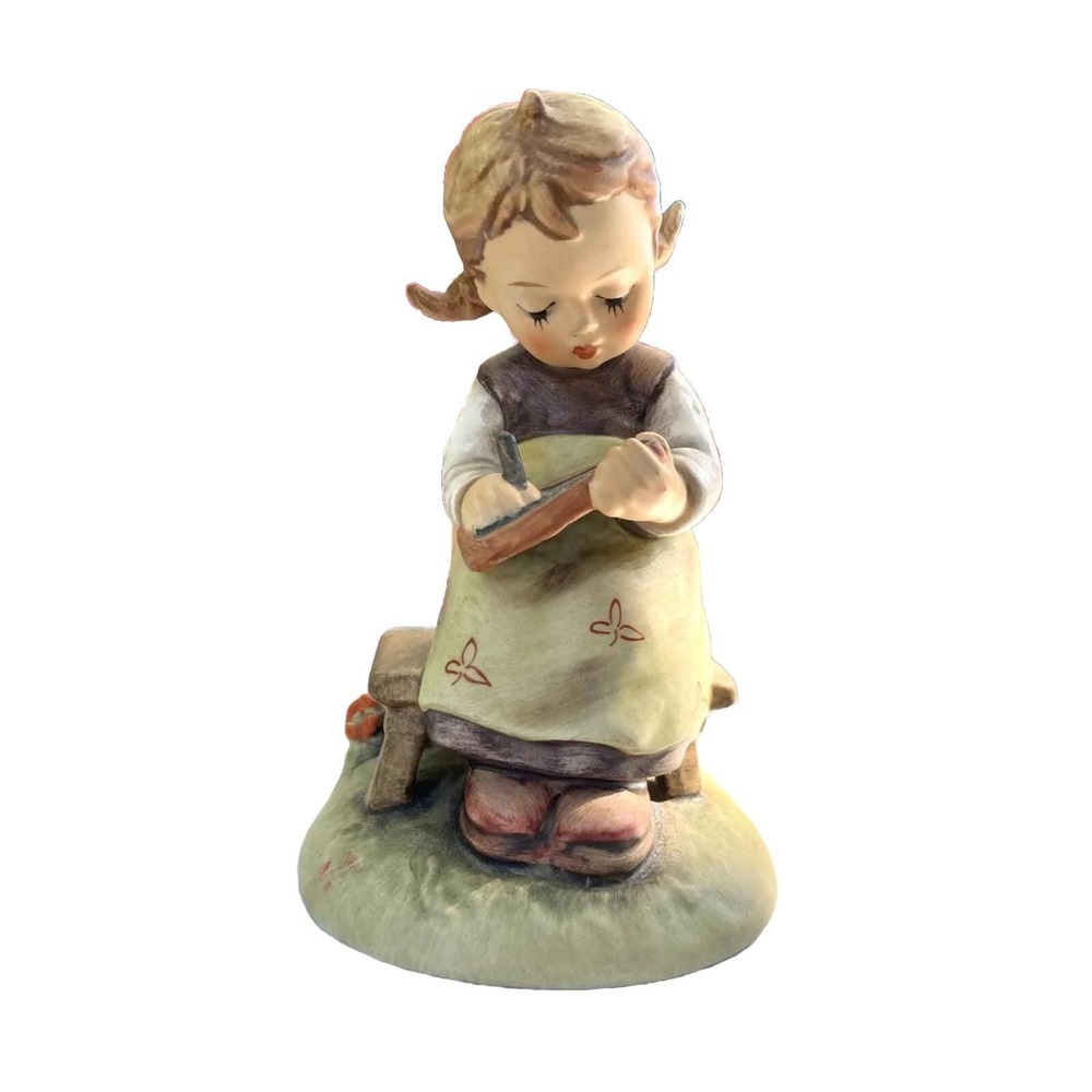 Hummel Goebel Figurine "Busy Student" #367 Girl with Slate  4 1/2"